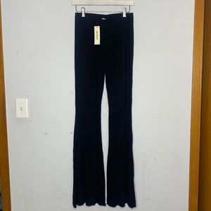 Three Bird Nest Flared Leggings